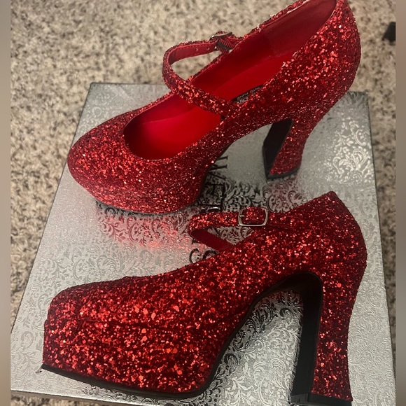 Red sparkly platform heels - Picture 3 of 3